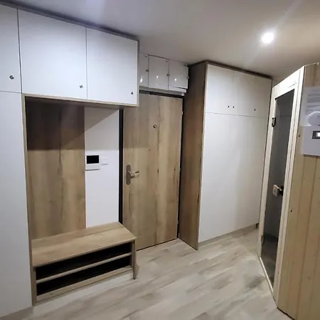 Nerudovka D 104, Finská Sauna, Garážové Stání Apartamento